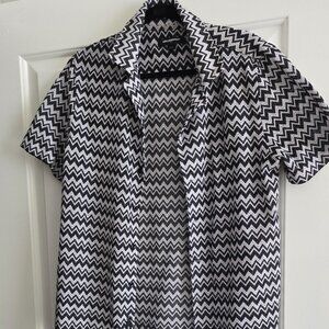 Karl Lagerfeld Paris Zig Zag Button Up Shirt | Men’s Size L | Black White Short